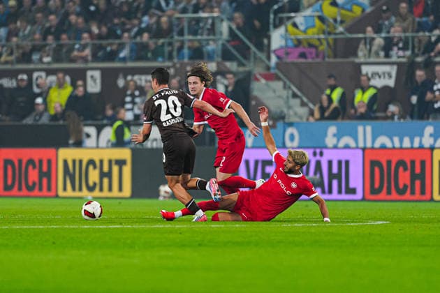 Martin Rasmussen (FC St. Pauli, 20), Muhammed Damar (VfL Wolfsburg, 20) GER, FC St. Pauli vs. VfL Wolfsburg, Fussball, 2. Bundesliga, Spieltag 05, Saison 2026 2027, 12.09.2026 DFL REGULATIONS PROHIBIT ANY USE OF PHOTOGRAPHS AS IMAGE SEQUENCES AND OR QUASI-VIDEO GER, FC St. Pauli vs. VfL Wolfsburg, Fussball, 2. Bundesliga, Spieltag 05, Saison 2026 2027, 12.09.2026 Hamburg *** Martin Rasmussen, FC St. Pauli, 20; Muhammed Damar, VfL Wolfsburg, 20 (GER); FC St. Pauli vs. VfL Wolfsburg, Soccer, 2. Bundesliga, Matchday 05, 2026–2027 Season, September 12, 2026 DFL regulations prohibit any use of photographs as image sequences and or quasi-video GER, FC St. Pauli vs. VfL Wolfsburg, Soccer, 2. Bundesliga, Matchday 5, 2026–2027 Season, September 12, 2026, Hamburg Copyright: xEibner-Pressefoto MarcelxvonxFehrnx EP_MFN