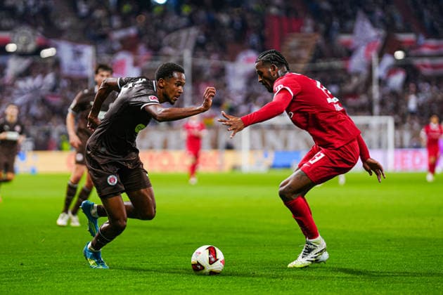 Youssoupha Niang (FC St. Pauli, 07), Cleiton (VfL Wolfsburg, 33) GER, FC St. Pauli vs. VfL Wolfsburg, Fussball, 2. Bundesliga, Spieltag 05, Saison 2026 2027, 12.09.2026 DFL REGULATIONS PROHIBIT ANY USE OF PHOTOGRAPHS AS IMAGE SEQUENCES AND OR QUASI-VIDEO GER, FC St. Pauli vs. VfL Wolfsburg, Fussball, 2. Bundesliga, Spieltag 05, Saison 2026 2027, 12.09.2026 Hamburg *** Youssoupha Niang, FC St. Pauli, 07; Cleiton, VfL Wolfsburg, 33 (GER); FC St. Pauli vs. VfL Wolfsburg, Soccer, 2. Bundesliga, Matchday 05, 2026–2027 Season, September 12, 2026 DFL regulations prohibit any use of photographs as image sequences and or quasi-video (GER), FC St. Pauli vs. VfL Wolfsburg, Soccer, 2. Bundesliga, Matchday 5, 2026–2027 Season, September 12, 2026, Hamburg Copyright: xEibner-Pressefoto MarcelxvonxFehrnx EP_MFN