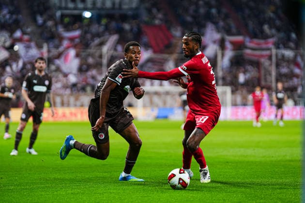 Youssoupha Niang (FC St. Pauli, 07), Cleiton (VfL Wolfsburg, 33) GER, FC St. Pauli vs. VfL Wolfsburg, Fussball, 2. Bundesliga, Spieltag 05, Saison 2026 2027, 12.09.2026 DFL REGULATIONS PROHIBIT ANY USE OF PHOTOGRAPHS AS IMAGE SEQUENCES AND OR QUASI-VIDEO GER, FC St. Pauli vs. VfL Wolfsburg, Fussball, 2. Bundesliga, Spieltag 05, Saison 2026 2027, 12.09.2026 Hamburg *** Youssoupha Niang, FC St. Pauli, 07; Cleiton, VfL Wolfsburg, 33 (GER); FC St. Pauli vs. VfL Wolfsburg, Soccer, 2. Bundesliga, Matchday 05, 2026–2027 Season, September 12, 2026 DFL regulations prohibit any use of photographs as image sequences and or quasi-video (GER), FC St. Pauli vs. VfL Wolfsburg, Soccer, 2. Bundesliga, Matchday 5, 2026–2027 Season, September 12, 2026, Hamburg Copyright: xEibner-Pressefoto MarcelxvonxFehrnx EP_MFN