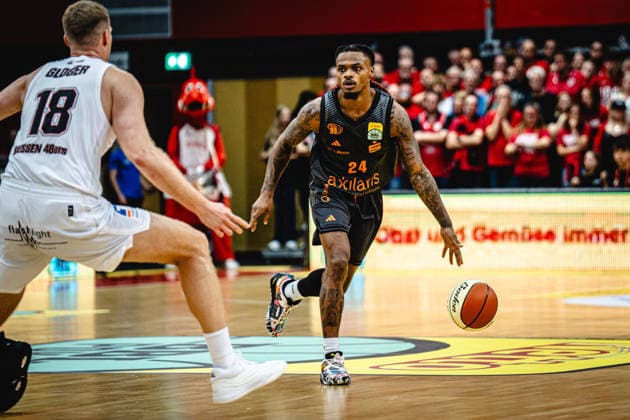 12.09.2026, xhfmx, Basketball BBL Pokal, Giessen 46ers - Chemnitz 99ers Till Gloger (Gießen 46ers), Cobe Williams (Chemnitz 99ers, 24) Giessen