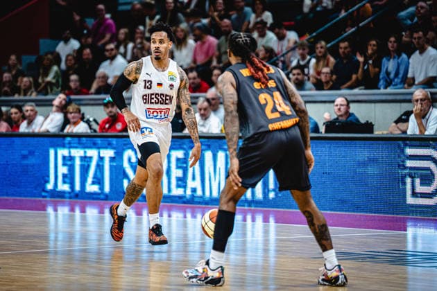 12.09.2026, xhfmx, Basketball BBL Pokal, Giessen 46ers - Chemnitz 99ers Daniel Norl (Gießen 46ers), Cobe Williams (Chemnitz 99ers, 24) Giessen