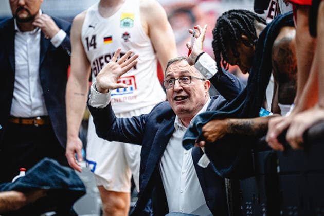 12.09.2026, xhfmx, Basketball BBL Pokal, Giessen 46ers - Chemnitz 99ers Branislav Ignatovic (Trainer Gießen 46ers) mit Ansprache an sein Team Giessen