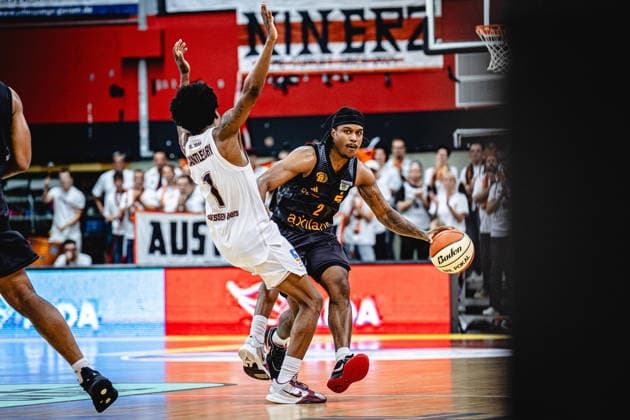 12.09.2026, xhfmx, Basketball BBL Pokal, Giessen 46ers - Chemnitz 99ers Nigel Scantlebury (Gießen 46ers), Stefan Smith (Chemnitz 99ers, 2) Giessen