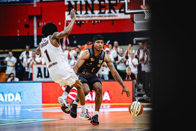 12.09.2026, xhfmx, Basketball BBL Pokal, Giessen 46ers - Chemnitz 99ers Nigel Scantlebury (Gießen 46ers), Stefan Smith (Chemnitz 99ers, 2) Giessen