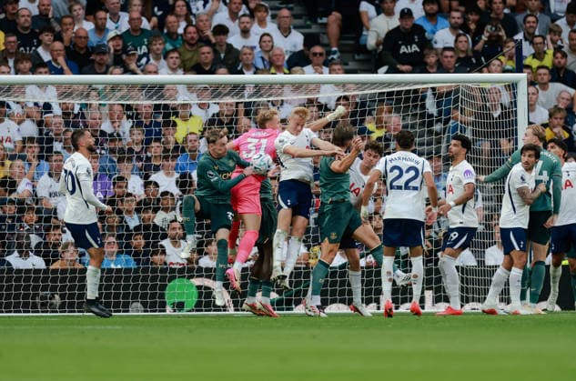 Premier League 2026 27 Tottenham Hotspur v Everton Tottenham Hotspur Stadium 12.09.2026 Antonin Kinsky of Tottenham Hotspur attempts to punch clear Premier League 2026 27 Tottenham Hotspur v Everton Tottenham Hotspur Stadium 12.09.2026 Photograph By Marc Aspland The Times  Copyright: xMarcxAsplandx NINTCHDBPICT001107870850