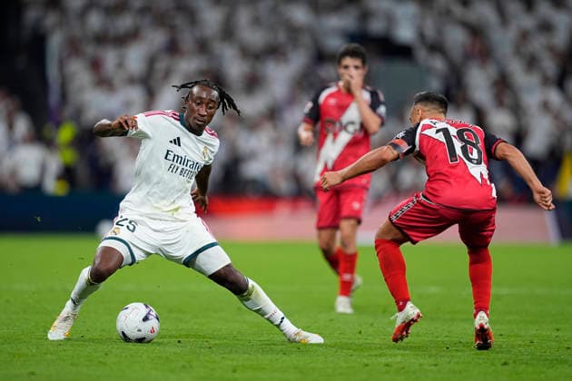 September 12, 2026, Madrid, Madrid, Spain: Yan Diomande of Real Madrid CF and Alvaro Garcia of Rayo Vallecano in action during the Spanish League, LaLiga EA Sports, football match played between Real Madrid and Rayo Vallecano at Bernabeu stadium on September 12, 2026, in Madrid, Spain. Madrid Spain - ZUMAa181 20260912_zaa_a181_299 Copyright: xOscarxJ.xBarrosox