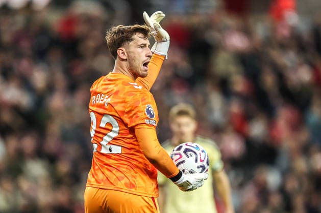 Premier League Sunderland v Arsenal Sunderland goalkeeper Robin Roefs gives his team instructions during the Premier League match Sunderland vs Arsenal at Stadium Of Light, Sunderland, United Kingdom on 12 September 2026 (Photo by Alfie Cosgrove News Images) Sunderland Stadium Of Light Tyne and Wear United Kingdom Copyright: xAlfiexCosgrove NewsxImagesx