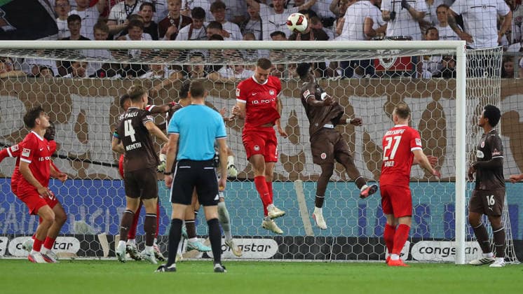 St. Pauli vs. VfL, 2. BL Hamburg, 12.09.2026, Fußball, Herren, Saison 2026 2027, 2. BL, FC St. Pauli vs. VfL Wolfsburg: Hauke Wahl (VfL Wolfsburg), Joel Chima Fujita (St. Pauli) (DFL DFB REGULATIONS PROHIBIT ANY USE OF PHOTOGRAPHS as IMAGE SEQUENCES and or QUASI-VIDEO) Deutschland *** St. Pauli vs. VfL, 2. Bundesliga Hamburg, September 12, 2026, Soccer, Men s, 2026–2027 Season, 2nd Bundesliga, FC St. Pauli vs. VfL Wolfsburg, Hauke Wahl (VfL Wolfsburg), Joel Chima Fujita (St. Pauli). DFL and DFB regulations prohibit any use of photographs as image sequences and or quasi-video. Germany