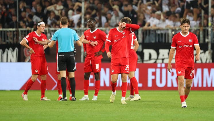 St. Pauli vs. VfL, 2. BL Hamburg, 12.09.2026, Fußball, Herren, Saison 2026 2027, 2. BL, FC St. Pauli vs. VfL Wolfsburg: VfL Mannschaft nach dem Tor zum 1:0 (DFL DFB REGULATIONS PROHIBIT ANY USE OF PHOTOGRAPHS as IMAGE SEQUENCES and or QUASI-VIDEO) Deutschland *** St. Pauli vs. VfL, Bundesliga, Hamburg, September 12, 2026, Soccer, Men s, 2026–2027 Season, 2nd Bundesliga, FC St. Pauli vs. VfL Wolfsburg—VfL team after scoring the 1–0 goal. DFL and DFB regulations prohibit any use of photographs as image sequences and or quasi-video. Germany