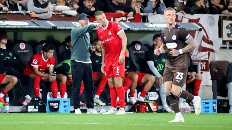 St. Pauli vs. VfL, 2. BL Hamburg, 12.09.2026, Fußball, Herren, Saison 2026 2027, 2. BL, FC St. Pauli vs. VfL Wolfsburg: Cheftrainer Tobias Strobl (VfL Wolfsburg), Hauke Wahl (VfL Wolfsburg) (DFL DFB REGULATIONS PROHIBIT ANY USE OF PHOTOGRAPHS as IMAGE SEQUENCES and or QUASI-VIDEO) Deutschland *** St. Pauli vs. VfL, Bundesliga 2, Hamburg, September 12, 2026, Soccer, Men s, 2026–2027 Season, 2nd Bundesliga, FC St. Pauli vs. VfL Wolfsburg Head Coach Tobias Strobl (VfL Wolfsburg), Hauke Wahl (VfL Wolfsburg) DFL and DFB regulations prohibit any use of photographs as image sequences and or quasi-video. Germany