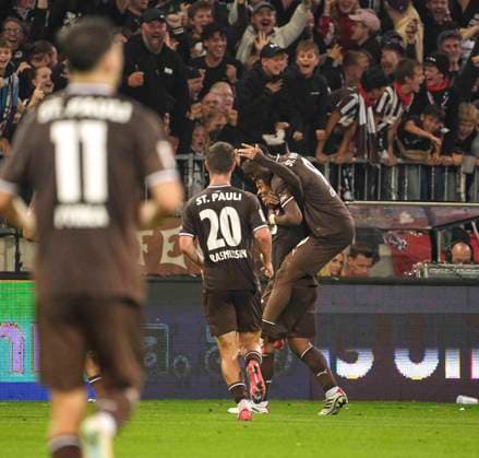 Foto : Torjuebl bei Joel Chima FUJITA (Pauli) und Abdoulie CEESAY (Pauli) und Mathias Rasmussen (20) Fussball 2. Bundesliga , 5. Spieltag am Sa. 12.09.2026 FC St. Pauli - VfL Wolfsburg *** Photo: Joel Chima FUJITA Pauli, Abdoulie CEESAY Pauli, and Mathias Rasmussen celebrating a goal. Soccer, 2. Bundesliga, Matchday 5 on Sat, Sep 12, 2026: FC St. Pauli vs. VfL Wolfsburg
