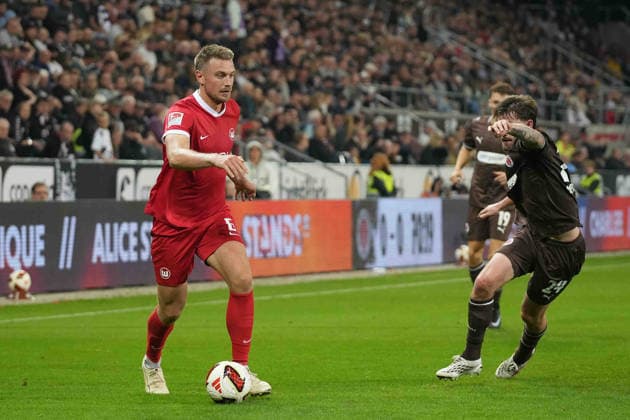 Fußball I Herren I Saison 2026-2027 I 2. Bundesliga I 5. Spieltag I FC St. Pauli - VfL Wolfsburg I 12.09.2026 Hauke Wahl (6, VfL Wolfsburg) ist am Ball Hamburg Millerntor-Stadion Hamburg Deutschland *** Soccer I Men s I 2026–2027 Season I 2. Bundesliga I Matchday 5 I FC St. Pauli vs. VfL Wolfsburg I September 12, 2026 Hauke Wahl 6, VfL Wolfsburg is in control Hamburg Millerntor Stadium Hamburg, Germany Copyright: xLobeca MaschaxHolmx