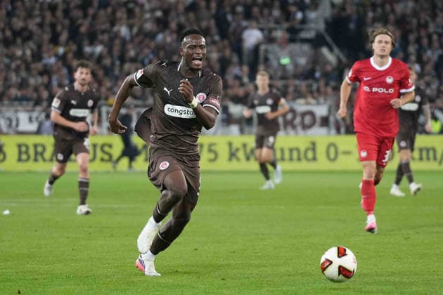 Fußball I Herren I Saison 2026-2027 I 2. Bundesliga I 5. Spieltag I FC St. Pauli - VfL Wolfsburg I 12.09.2026 Abdoulie Ceesay (9, FC St. Pauli) ist am Ball Hamburg Millerntor-Stadion Hamburg Deutschland *** Soccer I Men s I 2026–2027 Season I 2. Bundesliga I Matchday 5 I FC St. Pauli vs. VfL Wolfsburg I September 12, 2026 Abdoulie Ceesay 9, FC St. Pauli is in action at Millerntor Stadium, Hamburg, Germany Copyright: xLobeca MaschaxHolmx