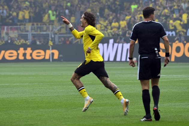 FABIO SILVA (DO) jubelt nach seinem Tor zum 1-0, Jubel, jubeln, Freude, cheers, Fussball 1. Bundesliga, 3.Spieltag, matchday3, Spieltag3, Borussia Dortmund (DO) - SC Paderborn (PB) am 12.09.2026 in Dortmund Deutschland. DFL regulations prohibit any use of photographs as image sequences and or quasi-video Â *** FABIO SILVA DO celebrates after scoring the 1-0 goal; celebration, cheering, joy, cheers, soccer, Bundesliga, Matchday 3, matchday3, Spieltag3, Borussia Dortmund vs. SC Paderborn on September 12, 2026, in Dortmund, Germany. DFL regulations prohibit any use of photographs as image sequences and or quasi-video.