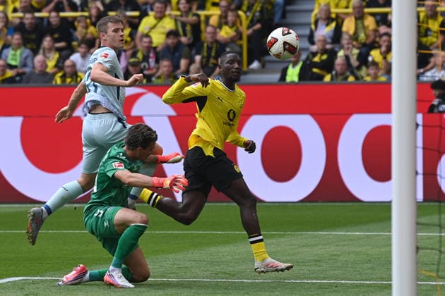 Serhou GUIRASSY (DO) erzielt ein Abseitstor das nicht zaeht, gegen Torwart Nahuel NOLL (PB) Fussball 1. Bundesliga, 3.Spieltag, matchday3, Spieltag3, Borussia Dortmund (DO) - SC Paderborn (PB) am 12.09.2026 in Dortmund Deutschland. DFL regulations prohibit any use of photographs as image sequences and or quasi-video Â *** Serhou GUIRASSY DO scores an offside goal that does not count against goalkeeper Nahuel NOLL PB Soccer 1 Bundesliga, Matchday 3, matchday3, Spieltag3, Borussia Dortmund DO vs. SC Paderborn PB on September 12, 2026, in Dortmund, Germany. DFL regulations prohibit any use of photographs as image sequences and or quasi-video. Â