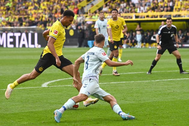 Felix NMECHA (DO) schiesst das Tor zum 2-0 gegen Luka DURIC (PB) Aktion, Zweikampf, Fussball 1. Bundesliga, 3.Spieltag, matchday3, Spieltag3, Borussia Dortmund (DO) - SC Paderborn (PB) 3-0 am 12.09.2026 in Dortmund Deutschland. DFL regulations prohibit any use of photographs as image sequences and or quasi-video Â *** Felix NMECHA (DO) scores the goal to make it 2–0 against Luka DURIC (PB) – Action, Tackle, Soccer, Bundesliga 1, Matchday 3, matchday3, Spieltag3, Borussia Dortmund vs. SC Paderborn 3–0 on September 12, 2026, in Dortmund, Germany. DFL regulations prohibit any use of photographs as image sequences and or quasi-video. Â