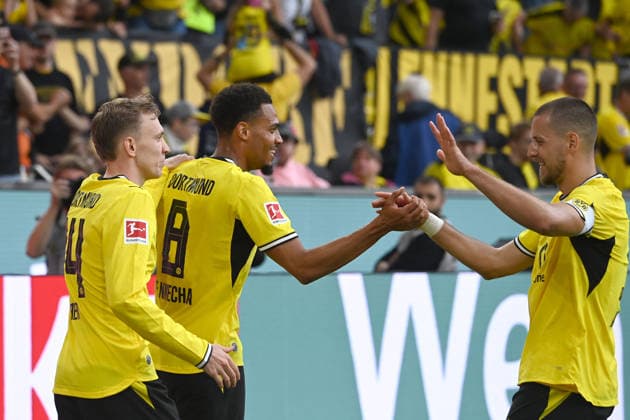 Felix NMECHA (DO) jubelt nach seinem Tor zum 2-0, Jubel, jubeln, Freude, cheers, mit Maximilian BEIER (DO) und Waldemar ANTON (DO) Fussball 1. Bundesliga, 3.Spieltag, matchday3, Spieltag3, Borussia Dortmund (DO) - SC Paderborn (PB) 3-0 am 12.09.2026 in Dortmund Deutschland. DFL regulations prohibit any use of photographs as image sequences and or quasi-video Â *** Felix NMECHA DO celebrates after scoring his goal to make it 2–0—celebration, cheering, joy, cheers—with Maximilian BEIER DO and Waldemar ANTON DO. Soccer, 1. Bundesliga, Matchday 3, matchday3, Spieltag3, Borussia Dortmund DO vs. SC Paderborn PB 3–0 on September 12, 2026, in Dortmund, Germany. DFL regulations prohibit any use of photographs as image sequences and or quasi-video. Â