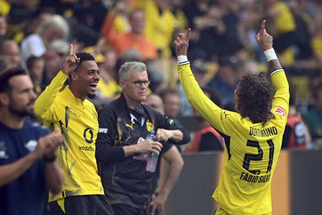 FABIO SILVA (DO) jubelt nach seinem Tor zum 1-0, Jubel, jubeln, Freude, cheers, mit Felix NMECHA (DO) Fussball 1. Bundesliga, 3.Spieltag, matchday3, Spieltag3, Borussia Dortmund (DO) - SC Paderborn (PB) 3-0 am 12.09.2026 in Dortmund Deutschland. DFL regulations prohibit any use of photographs as image sequences and or quasi-video Â *** FABIO SILVA DO celebrates after scoring the 1-0 goal; celebration, cheering, joy, cheers, with Felix NMECHA DO; Soccer, Bundesliga 1, Matchday 3, matchday3, Spieltag3, Borussia Dortmund vs. SC Paderborn 3–0 on September 12, 2026, in Dortmund, Germany. DFL regulations prohibit any use of photographs as image sequences and or quasi-video.