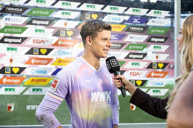 Deutschland: FC Augsburg vs Bayer 04 Leverkusen, 1. Bundesliga, Saison 2026 27, WWK Arena (Augsburg): Finn Dahmen, (FC Augsburg, 1) im Interview bei DAZN nach dem Spiel Augsburg WWK Arena Bayern Deutschland *** Germany: FC Augsburg vs. Bayer 04 Leverkusen, Bundesliga 1, 2026–27 Season, WWK Arena, Augsburg; Finn Dahmen of FC Augsburg in a postgame interview with DAZN; Augsburg, WWK Arena, Bavaria, Germany Copyright: xBenedictxChristx