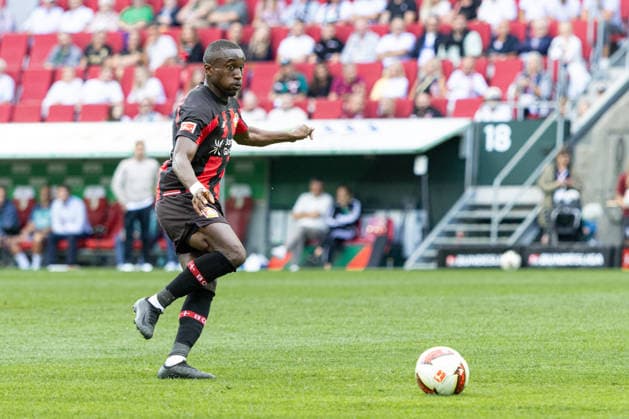 Deutschland: FC Augsburg vs Bayer 04 Leverkusen, 1. Bundesliga, Saison 2026 27, WWK Arena (Augsburg): Moussa Diaby, (Bayer Leverkusen, 19) am Ball Augsburg WWK Arena Bayern Deutschland *** Germany: FC Augsburg vs. Bayer 04 Leverkusen, Bundesliga 1, 2026–27 Season, WWK Arena, Augsburg; Moussa Diaby, Bayer Leverkusen, 19, in possession; Augsburg, WWK Arena, Bavaria, Germany Copyright: xBenedictxChristx