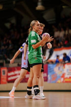 2. Alsco Handball Bundesliga Frauen - 3. Spieltag: Füchse Berlin - Rostocker Handball Club Anouk Nieuwenweg (Füchse Berlin, 47) beim Siebenmeter-Wurf am 12.09.2026 in der Sporthalle Charlottenburg, Berlin (Berlin) Berlin Sporthalle Charlottenburg Berlin Deutschland