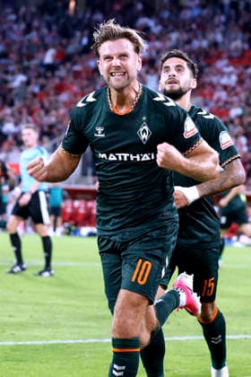 FUELLKRUG Niclas Team Werder Bremen jubelt nach seinem Tor zum 1 : 1 Ausgleich DFL Fussball Bundesliga Saison 2026 - 2027 Spiel 1.FC Koeln - Werder Bremen 1 : 1 am 12. 09 .2026 in Koeln DFL REGULATIONS PROHIBIT ANY USE OF PHOTOGRAPHS as IMAGE SEQUENCES and or QUASI-VIDEO *** FUELLKRUG Niclas of Werder Bremen celebrates after scoring the 1–1 equalizer in the DFL Bundesliga 2026–2027 season, Match 1: FC Cologne vs. Werder Bremen (1–1) on September 12, 2026, in Cologne. DFL REGULATIONS PROHIBIT ANY USE OF PHOTOGRAPHS as IMAGE SEQUENCES and or QUASI-VIDEO Copyright: xLacixPerenyix