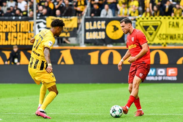 v.li.: Joel da Silva Kiala (Alemannia Aachen, 37), Oscar Schönfelder (Jahn Regensburg, 7), Zweikampf, Duell, duel, tackle, tackling, Dynamik, Action, Aktion, 12.09.2026, Aachen (Deutschland), Fussball, 3. Liga, TSV Alemannia Aachen - Jahn Regensburg, Fussball, 3. Liga, TSV Alemannia Aachen - Jahn Regensburg, DFB DFL REGULATIONS PROHIBIT ANY USE OF PHOTOGRAPHS AS IMAGE SEQUENCES AND OR QUASI-VIDEO.