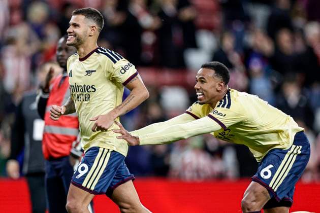 Sunderland v Arsenal Premier League Bruno Guimaraes of Arsenal celebrates his sides win with Gabriel at full time during the Premier League match at the Stadium of Light, Sunderland 12 09 2026 UK Newspapers OUT Copyright: xJamiexJohnstonx FIL-23936-0145