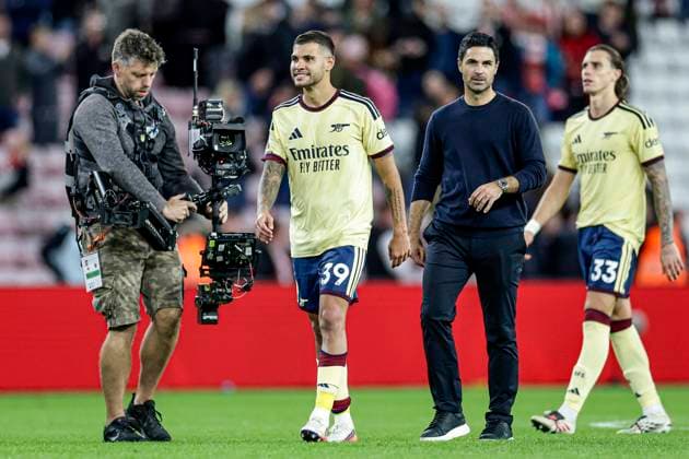 Sunderland v Arsenal Premier League Bruno Guimaraes of Arsenal celebrates his sides win at full time with Manager Mikel Arteta during the Premier League match at the Stadium of Light, Sunderland 12 09 2026 UK Newspapers OUT Copyright: xJamiexJohnstonx FIL-23936-0153
