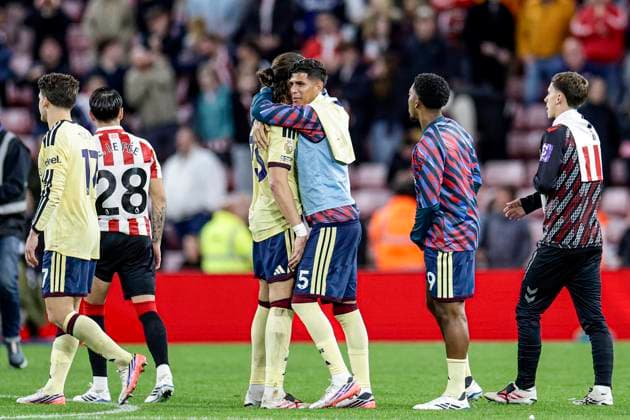 Sunderland v Arsenal Premier League Piero Hincapie of Arsenal celebrates his sides win at full time with Riccardo Calafiori during the Premier League match at the Stadium of Light, Sunderland 12 09 2026 UK Newspapers OUT Copyright: xJamiexJohnstonx FIL-23936-0157
