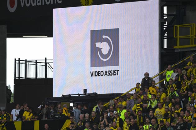 Das Tor von Serhou GUIRASSY (DO) wird vom Videobeweis, Videoschiedsrichter, VAR, Koelner Keller, überpruefft und annuliert, Fussball 1. Bundesliga, 3.Spieltag, matchday3, Spieltag3, Borussia Dortmund (DO) - SC Paderborn (PB) 3-0 am 12.09.2026 in Dortmund Deutschland. DFL regulations prohibit any use of photographs as image sequences and or quasi-video Â *** Serhou GUIRASSY DO s goal is reviewed by video review, video referee, VAR, Kölner Keller, and disallowed; Soccer, 1. Bundesliga, Matchday 3, matchday3, Spieltag3, Borussia Dortmund vs. SC Paderborn 3–0 on September 12, 2026, in Dortmund, Germany. DFL regulations prohibit any use of photographs as image sequences and or quasi-video.