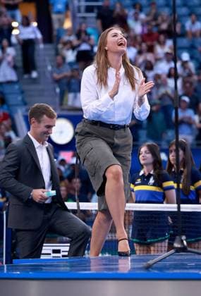 Maria Sharapova walks onto stage 2026 US Open, Day Fourteen, USTA Billie Jean King National Tennis Center, New York, USA - 12 Sep 2026New York USTA Billie Jean King National T New York (NY) United States of America EDITORIAL USE ONLY No use with unauthorised audio, video, data, fixture lists, club league logos or live services. Online in-match use limited to 120 images, no video emulation. No use in betting, games or single club league player publications. Copyright: xEllaxLing Shutterstockx 17140165cd