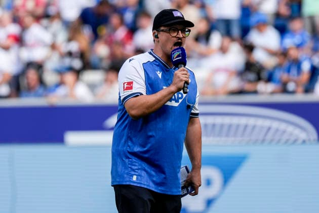 Bastian Hauk (Basti Hauk, Stadionsprecher, TSG 1899 Hoffenheim), Einzelbild, Einzelfoto, Aktion, Action, Radio Regenbogen, 12.09.2026, Sinsheim (Deutschland), Fussball, Bundesliga, TSG 1899 Hoffenheim - VfB Stuttgart, DFB DFL REGULATIONS PROHIBIT ANY USE OF PHOTOGRAPHS AS IMAGE SEQUENCES AND OR QUASI-VIDEO. *** Bastian Hauk (Basti Hauk), stadium announcer, TSG 1899 Hoffenheim, single image, single photo, action, Radio Regenbogen, September 12, 2026, Sinsheim, Germany, soccer, Bundesliga, TSG 1899 Hoffenheim vs. VfB Stuttgart, DFB and DFL regulations prohibit any use of photographs as image sequences and or quasi-video xozx