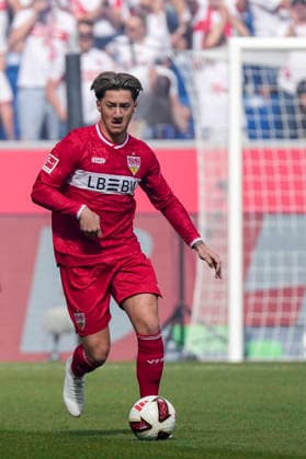 Angelo Stiller (VfB, 6),l am Ball, Freisteller, Ganzkörper, Einzelbild, Einzelfoto, Aktion, Action, 12.09.2026, Sinsheim (Deutschland), Fussball, Bundesliga, TSG 1899 Hoffenheim - VfB Stuttgart, DFB DFL REGULATIONS PROHIBIT ANY USE OF PHOTOGRAPHS AS IMAGE SEQUENCES AND OR QUASI-VIDEO. *** Angelo Stiller (VfB), 6, with the ball, headshot, full-body shot, single frame, single photo, action, September 12, 2026, Sinsheim, Germany, soccer, Bundesliga, TSG 1899 Hoffenheim vs. VfB Stuttgart, DFB and DFL regulations prohibit any use of photographs as image sequences and or quasi-video xozx