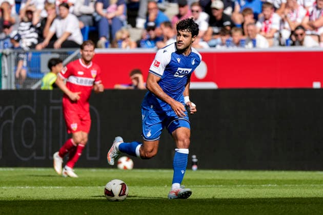 Ozan Muhammed Kabak (Hoffenheim, 5), am Ball, Freisteller, Ganzkörper, Einzelbild, Einzelfoto, Aktion, Action, 12.09.2026, Sinsheim (Deutschland), Fussball, Bundesliga, TSG 1899 Hoffenheim - VfB Stuttgart, DFB DFL REGULATIONS PROHIBIT ANY USE OF PHOTOGRAPHS AS IMAGE SEQUENCES AND OR QUASI-VIDEO. *** Ozan Muhammed Kabak Hoffenheim, 5, on the ball, isolated figure, full-body, single frame, single photo, action, 12 09 2026, Sinsheim, Germany, soccer, Bundesliga, TSG 1899 Hoffenheim vs. VfB Stuttgart, DFB and DFL regulations prohibit any use of photographs as image sequences and or quasi-video xozx