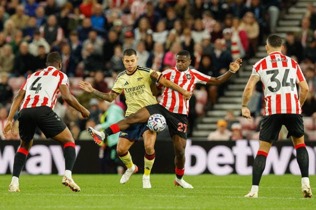 Sunderland v Arsenal, Premier League Bruno Guimaraes of Arsenal battles with Noah Sadiki of Sunderland during the Sunderland v Arsenal Premier League match at the Stadium of Light, Sunderland, England on 12 September 2026 Credit: Craig Cowan Every Second Media Editorial use only. All images are copyright Every Second Media Limited. No images may be reproduced without prior permission. All rights reserved. Premier League and Football League images are subject to licensing agreements with Football DataCo Limited. see https: www.football-dataco.com Copyright: xIMAGO EveryxSecondxMediax ESM-2157-0167 CraigxCowanx xEveryxSecondxMediax