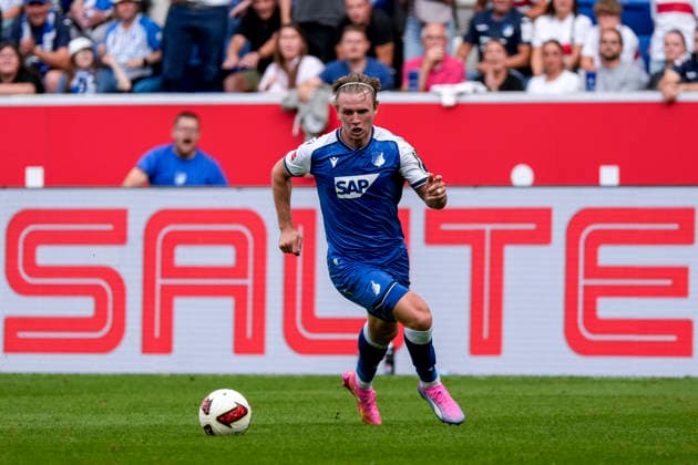 Patrick Wimmer (Hoffenheim, 8), am Ball, Freisteller, Ganzkörper, Einzelbild, Einzelfoto, Aktion, Action, 12.09.2026, Sinsheim (Deutschland), Fussball, Bundesliga, TSG 1899 Hoffenheim - VfB Stuttgart, DFB DFL REGULATIONS PROHIBIT ANY USE OF PHOTOGRAPHS AS IMAGE SEQUENCES AND OR QUASI-VIDEO. *** Patrick Wimmer Hoffenheim, 8, with the ball, cutout, full-body, single frame, single photo, action, September 12, 2026, Sinsheim, Germany, soccer, Bundesliga, TSG 1899 Hoffenheim vs. VfB Stuttgart, DFB and DFL regulations prohibit any use of photographs as image sequences and or quasi-video xozx