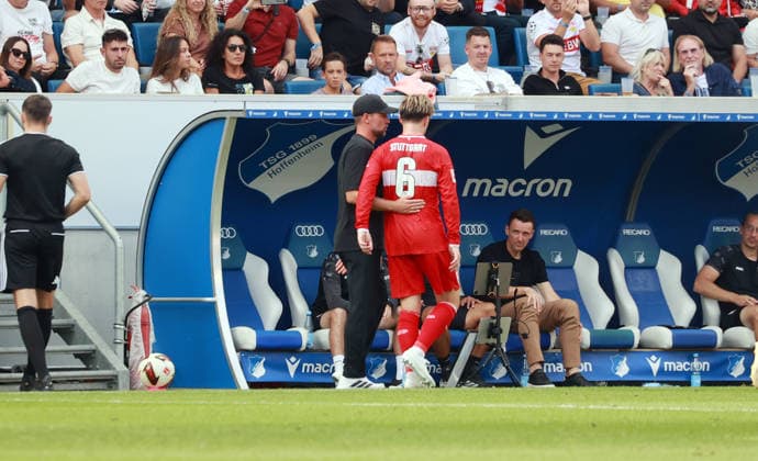 12.09.26 TSG 1899 Hoffenheim - VfB Stuttgart Deutschland, Sinsheim, 12.09.2026, Fussball, Bundesliga, Saison 2026 2027, TSG 1899 Hoffenheim - VfB Stuttgart: v.l. Sebastian Hoeneß (Trainer VfB Stuttgart), Angelo Stiller (VfB Stuttgart). *** September 12, 2026 TSG 1899 Hoffenheim vs. VfB Stuttgart Germany, Sinsheim, September 12, 2026, Soccer, Bundesliga, 2026–2027 season, TSG 1899 Hoffenheim vs. VfB Stuttgart; from left: Sebastian Hoeneß, coach of VfB Stuttgart; Angelo Stiller, VfB Stuttgart