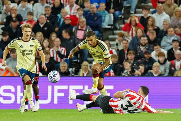 Sunderland v Arsenal, Premier League Bruno Guimaraes of Arsenal beats Granit Xhaka of Sunderland during the Sunderland v Arsenal Premier League match at the Stadium of Light, Sunderland, England on 12 September 2026 Credit: Craig Cowan Every Second Media Editorial use only. All images are copyright Every Second Media Limited. No images may be reproduced without prior permission. All rights reserved. Premier League and Football League images are subject to licensing agreements with Football DataCo Limited. see https: www.football-dataco.com Copyright: xIMAGO EveryxSecondxMediax ESM-2157-0180 CraigxCowanx xEveryxSecondxMediax