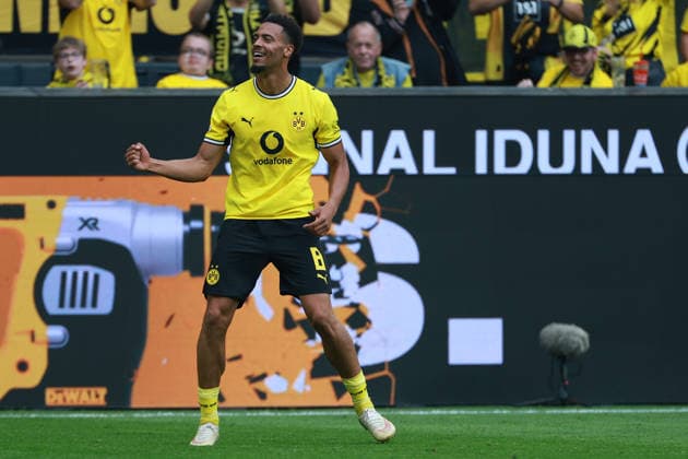 1. Bundesliga - Borussia Dortmund - SC Paderborn am 12.09.2026 im Signal Iduna Park in Dortmund Jubel, Torjubel, Torschuetze, Torschütze Felix Nmecha (Dortmund 8) jubelt nach seinem Tor zum 3 zu 0 *** 1 Bundesliga: Borussia Dortmund vs. SC Paderborn on September 12, 2026, at Signal Iduna Park in Dortmund—cheers, goal celebrations, goal scorers; Felix Nmecha, Dortmund’s No. 8, celebrates after scoring the goal that made it 3–0 MH