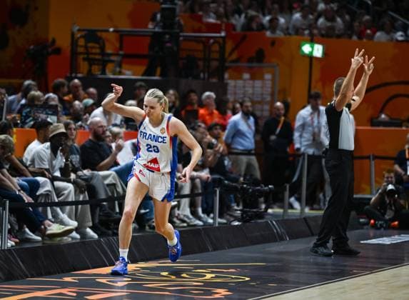 (260913) -- BERLIN, Sept. 13, 2026 -- Marine Johannes (L) of France celebrates a three pointer during the semifinal match between France and Germany at the FIBA Women s Basketball World Cup 2026 in Berlin, Germany, Sept. 12, 2026. ) (SP)GERMANY-BERLIN-BASKETBALL-WOMEN S WORLD CUP-SEMIFINAL-FRA VS GER ZhangxHaofu 