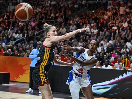 (260913) -- BERLIN, Sept. 13, 2026 -- Valeriane Ayayi (R) of France passes the ball during the semifinal match between France and Germany at the FIBA Women s Basketball World Cup 2026 in Berlin, Germany, Sept. 12, 2026. ) (SP)GERMANY-BERLIN-BASKETBALL-WOMEN S WORLD CUP-SEMIFINAL-FRA VS GER ZhangxHaofu 
