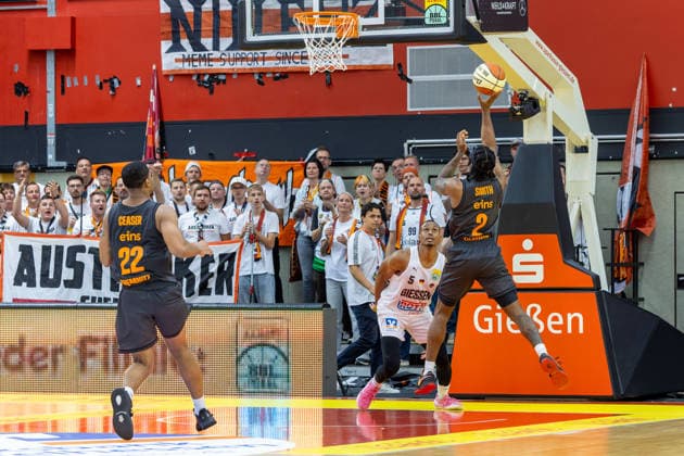 Nighael Ceaser (NINERS Chemnitz, 22) Christopher Carter (GIESSEN 46ers, 05), Stefan Smith (NINERS Chemnitz, 02), Giessen 46ers vs. Niners Chemnitz, Basketball, Netto BBL Pokal, DBB Pokal, 1. Spieltag, Spielzeit 2026 2027, 12.09.2026 Giessen 46ers vs. Niners Chemnitz, Basketball, Netto BBL Pokal, DBB Pokal, 1. Spieltag, Spielzeit 2026 2027, 12.09.2026 Ostpreussenviertel Copyright: xEibner-Pressefoto JoergxHeinrichx EP_JHR