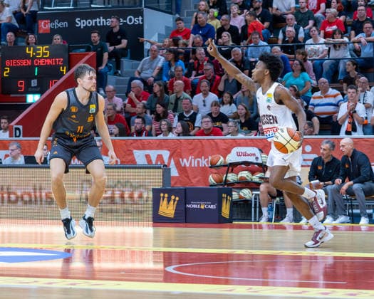 Elias Roedl (NINERS Chemnitz, 11), Nigel Scantlebury (GIESSEN 46ers, 01), Giessen 46ers vs. Niners Chemnitz, Basketball, Netto BBL Pokal, DBB Pokal, 1. Spieltag, Spielzeit 2026 2027, 12.09.2026 Giessen 46ers vs. Niners Chemnitz, Basketball, Netto BBL Pokal, DBB Pokal, 1. Spieltag, Spielzeit 2026 2027, 12.09.2026 Ostpreussenviertel Copyright: xEibner-Pressefoto JoergxHeinrichx EP_JHR