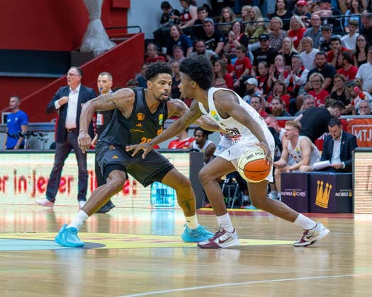 Urald King (NINERS Chemnitz, 20), Nigel Scantlebury (GIESSEN 46ers, 01), Giessen 46ers vs. Niners Chemnitz, Basketball, Netto BBL Pokal, DBB Pokal, 1. Spieltag, Spielzeit 2026 2027, 12.09.2026 Giessen 46ers vs. Niners Chemnitz, Basketball, Netto BBL Pokal, DBB Pokal, 1. Spieltag, Spielzeit 2026 2027, 12.09.2026 Ostpreussenviertel Copyright: xEibner-Pressefoto JoergxHeinrichx EP_JHR