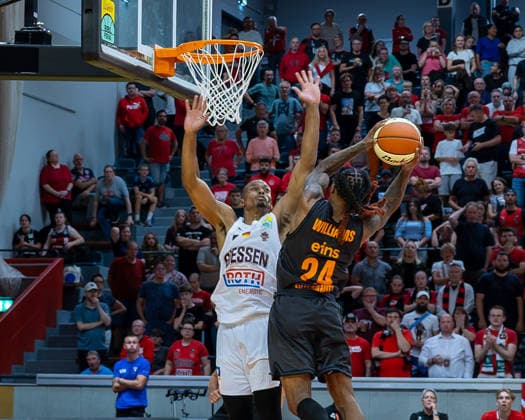 Christopher Carter (GIESSEN 46ers, 05), Cobe Williams (NINERS Chemnitz, 24), Giessen 46ers vs. Niners Chemnitz, Basketball, Netto BBL Pokal, DBB Pokal, 1. Spieltag, Spielzeit 2026 2027, 12.09.2026 Giessen 46ers vs. Niners Chemnitz, Basketball, Netto BBL Pokal, DBB Pokal, 1. Spieltag, Spielzeit 2026 2027, 12.09.2026 Ostpreussenviertel Copyright: xEibner-Pressefoto JoergxHeinrichx EP_JHR