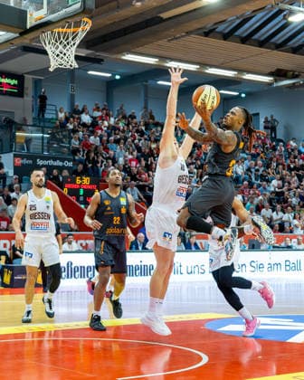 Viktor Kovacevic (GIESSEN 46ers, 25), Nighael Ceaser (NINERS Chemnitz, 22), Till Gloger (GIESSEN 46ers, 18), Cobe Williams (NINERS Chemnitz, 24), Giessen 46ers vs. Niners Chemnitz, Basketball, Netto BBL Pokal, DBB Pokal, 1. Spieltag, Spielzeit 2026 2027, 12.09.2026 Giessen 46ers vs. Niners Chemnitz, Basketball, Netto BBL Pokal, DBB Pokal, 1. Spieltag, Spielzeit 2026 2027, 12.09.2026 Ostpreussenviertel Copyright: xEibner-Pressefoto JoergxHeinrichx EP_JHR