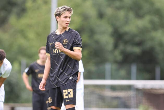Julius Preisnitz (SV Elversberg) schaut waehrend des Spiels der A-Junioren Bundesliga zwischen SV Elversberg und Borussia Moenchengladbach, am Jungenwald am 13. September 2026 in Puettlingen, Deutschland. (Foto von Oliver Kaelke DeFodi Images) +++ Julius Preisnitz (SV Elversberg) looks on during the Bundesliga match between SV Elversberg and Borussia Moenchengladbach at am Jungenwald on September 13, 2026 in Puettlingen, Germany. (Photo by Oliver Kaelke DeFodi Images) DFB DFL REGULATIONS PROHIBIT ANY USE OF PHOTOGRAPHS AS IMAGE SEQUENCES AND OR QUASI-VIDEO. (Photo by Oliver Kaelke DeFodi Images) -
