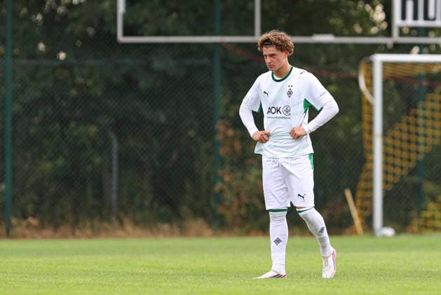 Simon Neugebauer (Borussia Moenchengladbach) ist enttaeuscht waehrend des Spiels der A-Junioren Bundesliga zwischen SV Elversberg und Borussia Moenchengladbach, am Jungenwald am 13. September 2026 in Puettlingen, Deutschland. (Foto von Oliver Kaelke DeFodi Images) +++ Simon Neugebauer (Borussia Moenchengladbach) looks dejected during the under 19 Bundesliga match between SV Elversberg and Borussia Moenchengladbach at am Jungenwald on September 13, 2026 in Puettlingen, Germany. (Photo by Oliver Kaelke DeFodi Images) DFB DFL REGULATIONS PROHIBIT ANY USE OF PHOTOGRAPHS AS IMAGE SEQUENCES AND OR QUASI-VIDEO. (Photo by Oliver Kaelke DeFodi Images) -