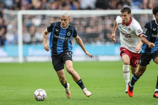 Club s Hugo Siquet and Antwerp s Xander Dierckx fight for the ball during a soccer match between Club Brugge and Royal Antwerp FC, Sunday 13 September 2026 in Brugge, on day 6 of the 2026-2027 Jupiler Pro League first division of the Belgian championship. BRUNOxFAHY  x186195502x